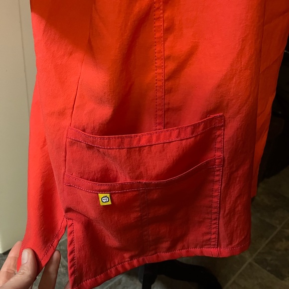 SCRUB TOP (Customize It) - Picture 2 of 4